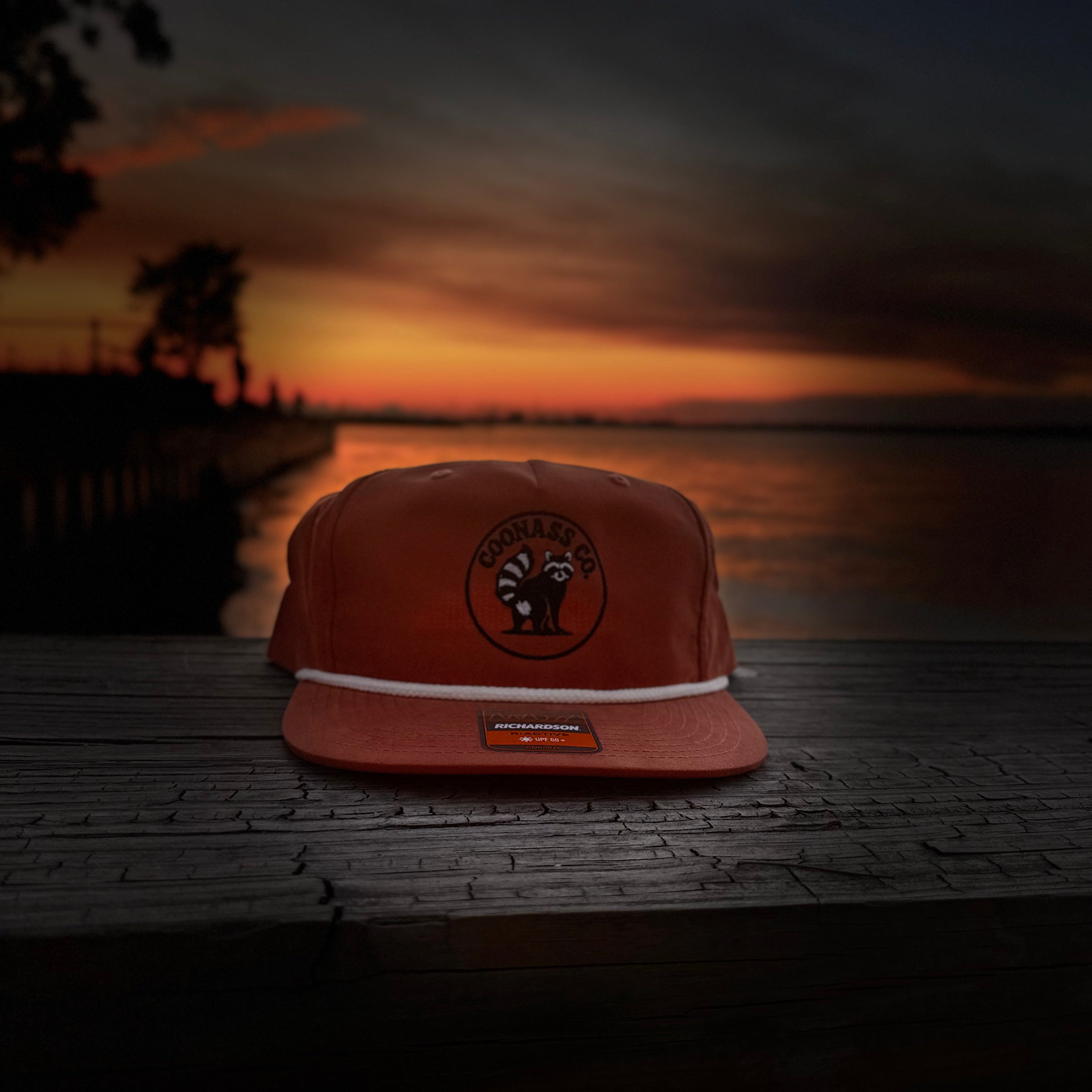 The Dusty Red/White 256